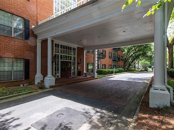 2nd image of 2921 Lenox Rd NE APT 309