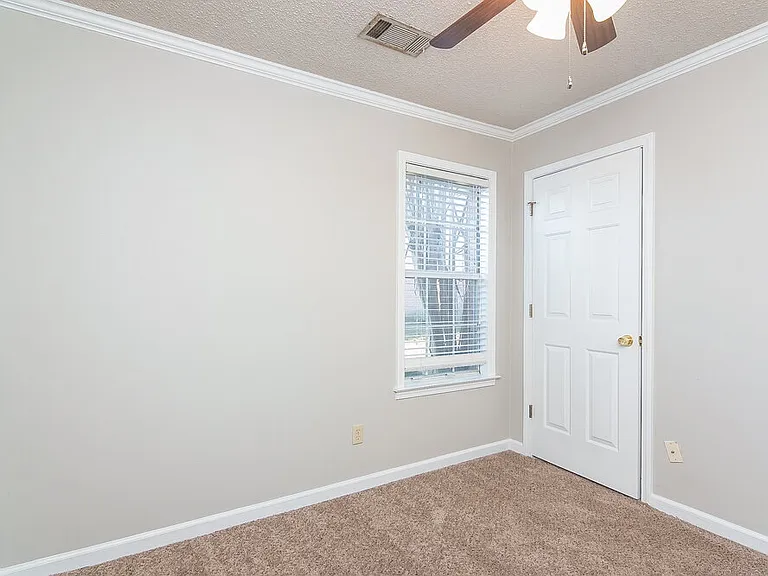 2214 Lake Hill Ct — Photo 11