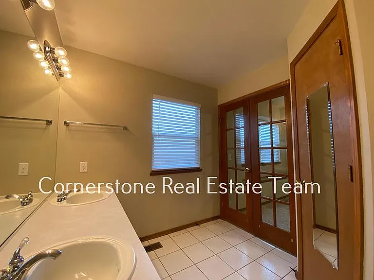 1345 Coolcrest Dr — Photo 11