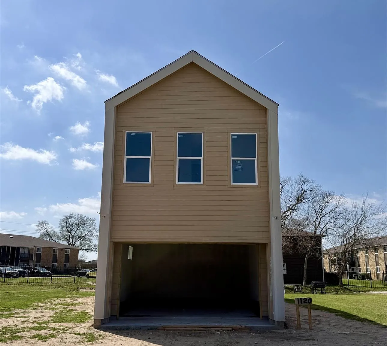 3 bed, 2.5 bath, 1762 sqft, $2,000 — Photo 1