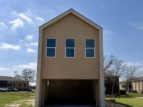 2nd image of 1120 Miller