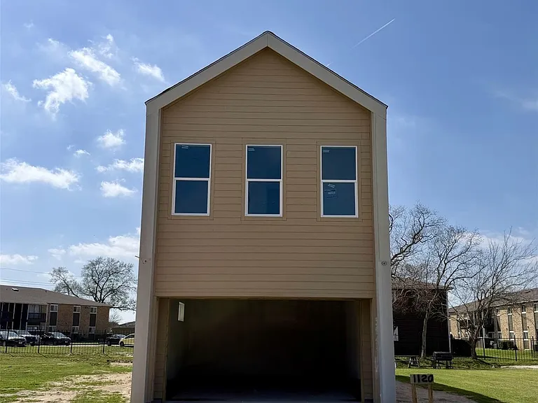 1120 Miller Rd — Photo 1