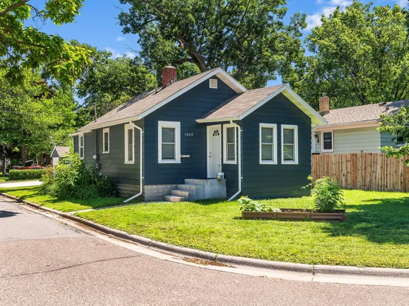 1860 Eustis St, Lauderdale, MN 55113