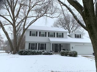 961 Tim Tam Cir, Naperville, IL 60540