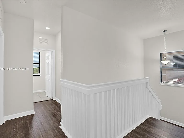 2502 NE 1st St — Photo 17