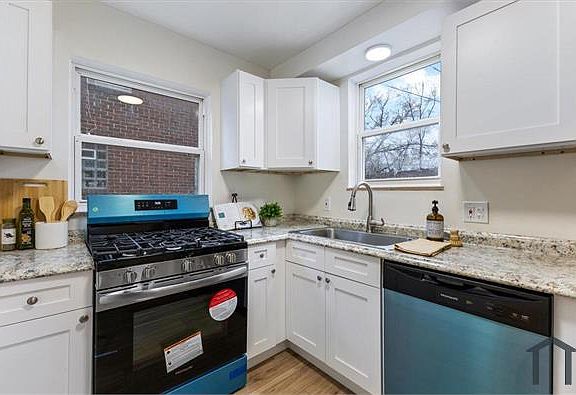 5th image of 11059 Lakepointe St