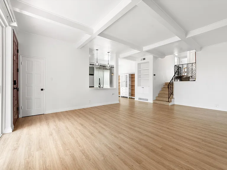 375 E 36th St #6 — Photo 12