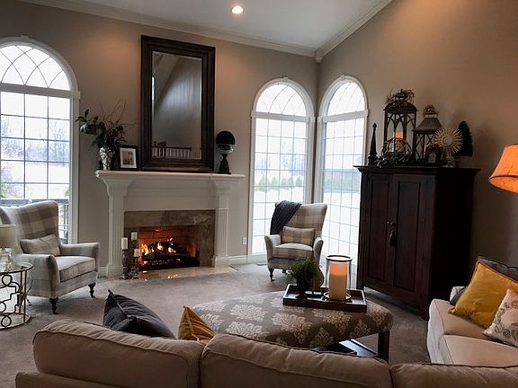 3rd image of 2213 Barberry Dr
