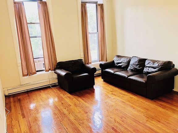 2nd image of 822 Lafayette Ave APT 1