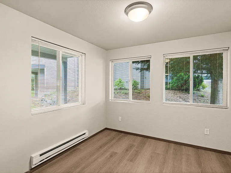 1 Bed 1 Bath with Den - 825 Sq Ft 1 Bed 1 Bath with Den - 825 Sq Ft