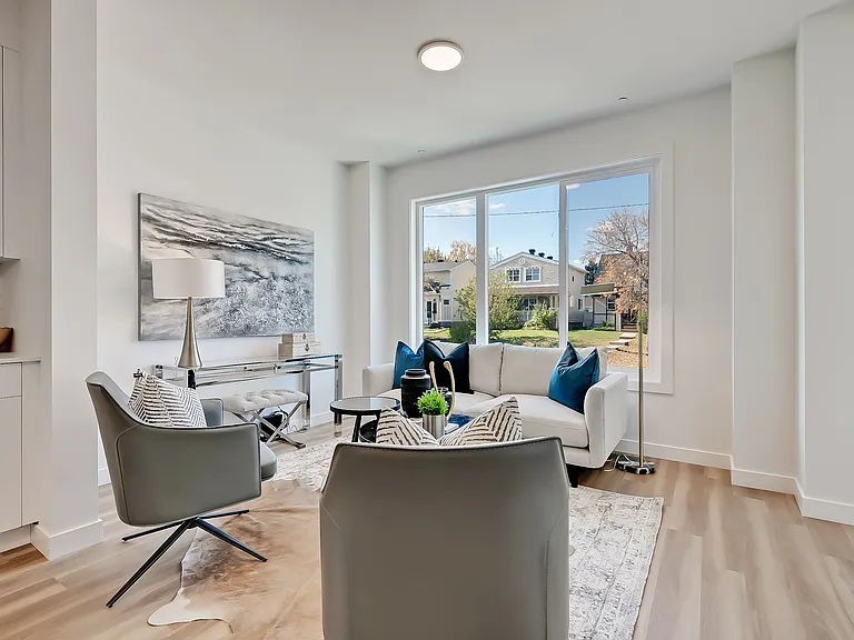 2049 43rd Ave SW — Photo 3