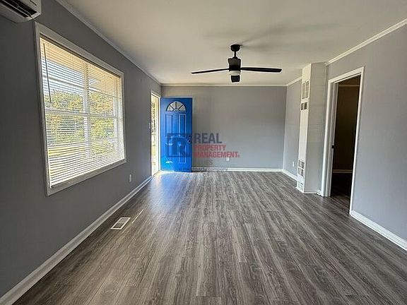 3rd image of 2913 Skyline Rd