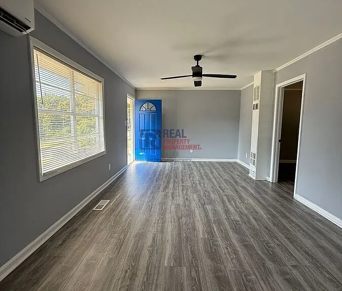 2913 Skyline Dr — Photo 3