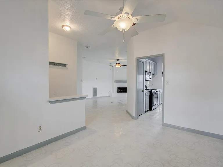 2538 Knights Cir — Photo 8