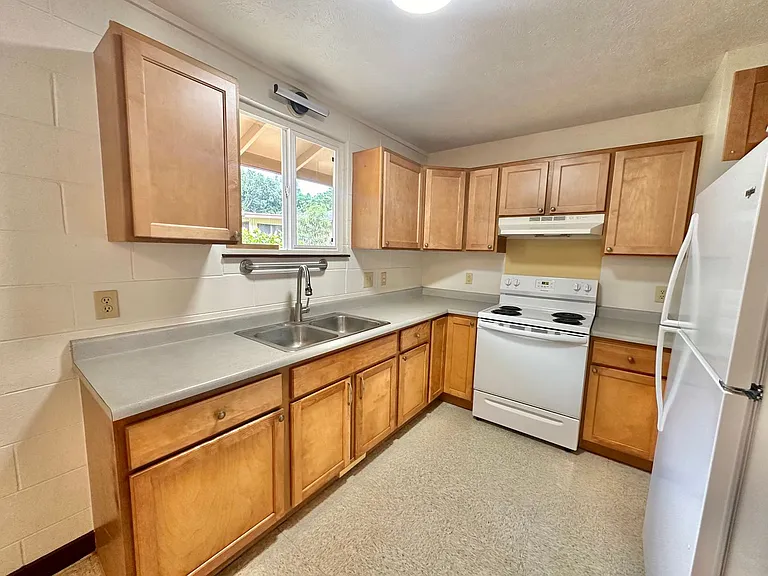 310 Iao Valley Rd — Photo 9