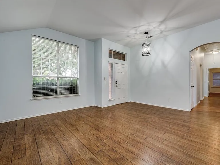 1617 Redwood Dr — Photo 4
