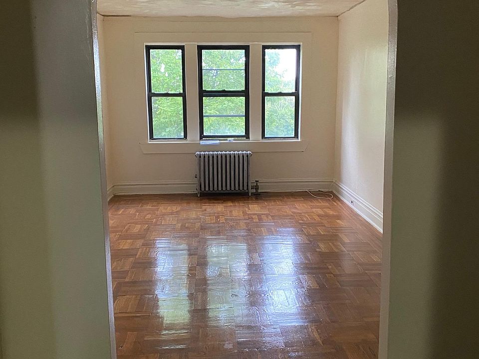 1st image of 423 Bedford Ave APT 2