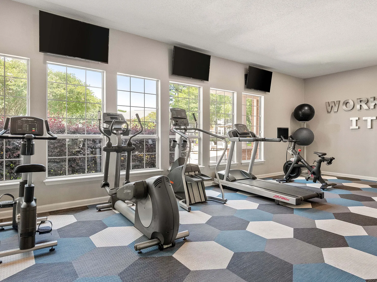 Avana Creekside — Photo 2