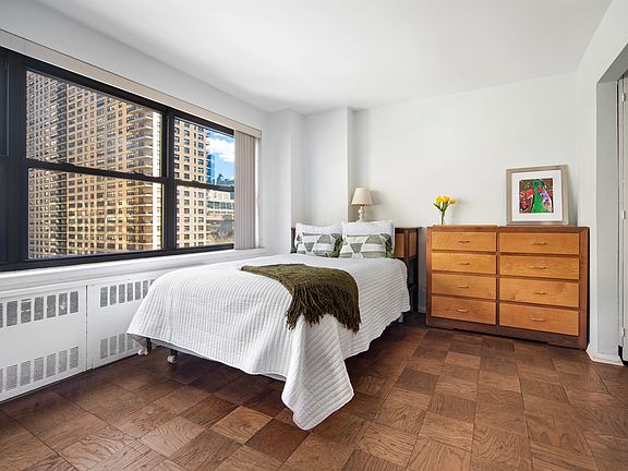 3rd image of 165 W End Ave APT 6L