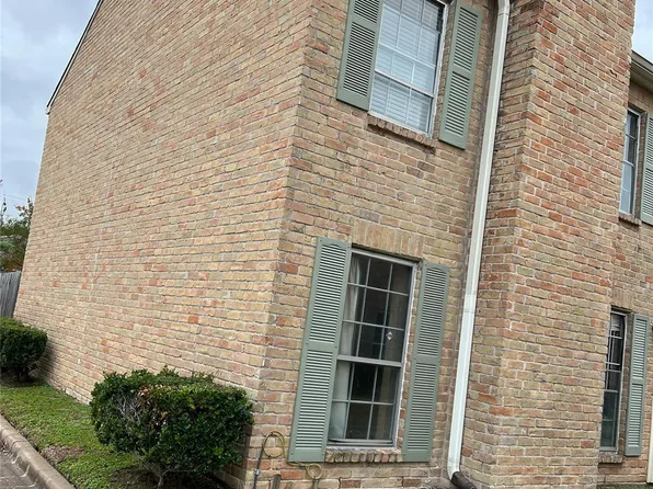 84 W Park West Dr, Houston, TX 77072