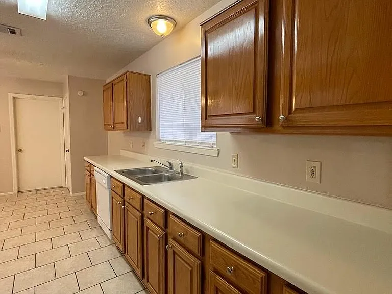 2126 Collingsfield Dr — Photo 13