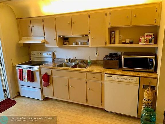 2nd image of 1988 SW 29th Ave