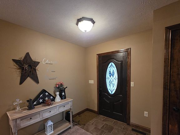 4th image of 201 S Westwood Dr