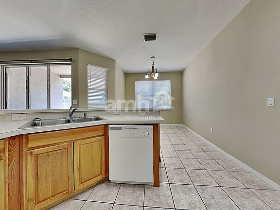 4th image of 1610 Loriana St
