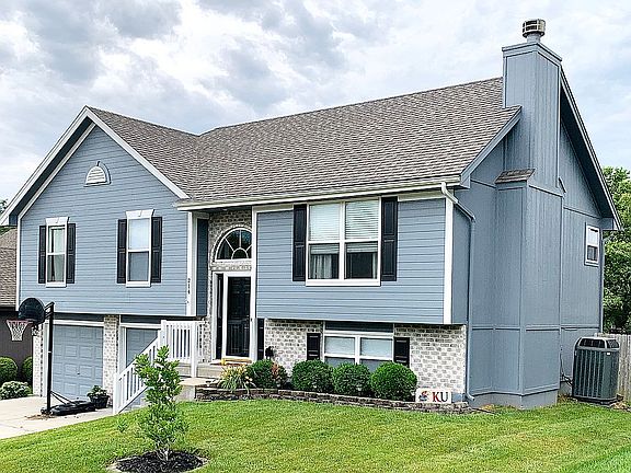 3rd image of 214 Woodhaven Dr