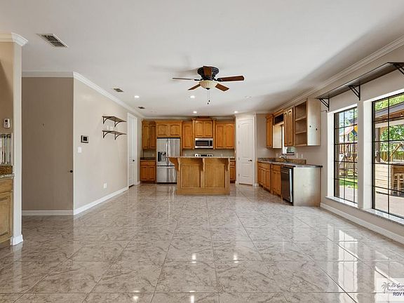 4th image of 1305 Acacia Dr #5