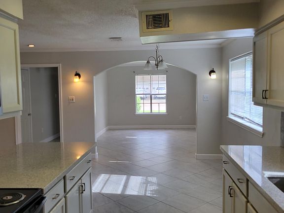 4th image of 1876 Capri Ln