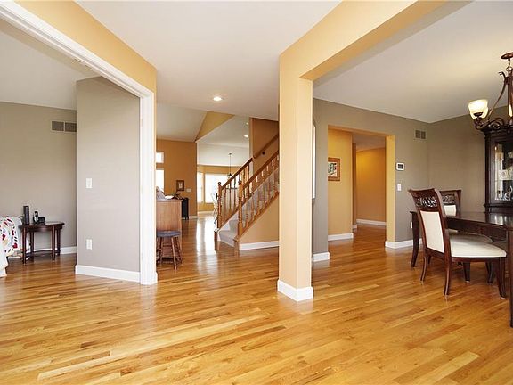 5th image of 245 Briargate Dr