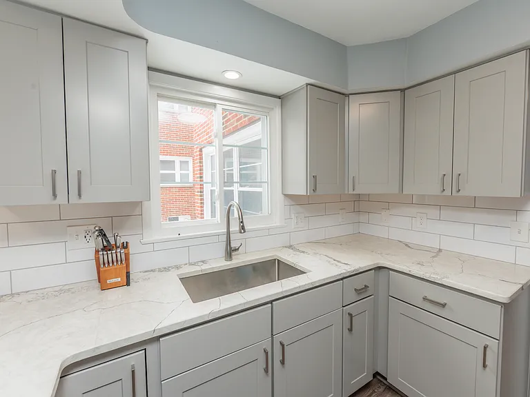 2539 Warrensville Center Rd — Photo 19