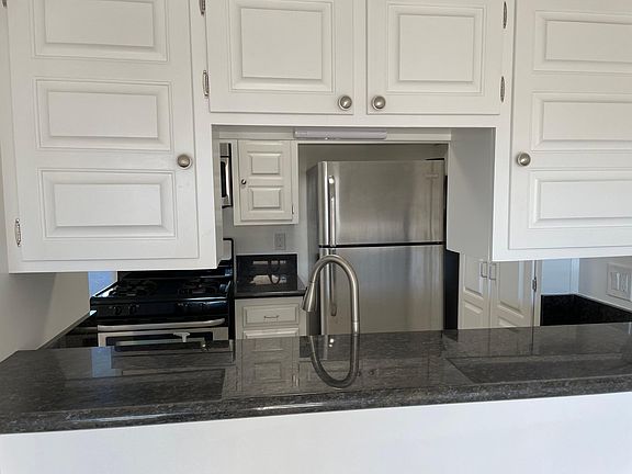 3rd image of 2250 N Beachwood Dr APT 206