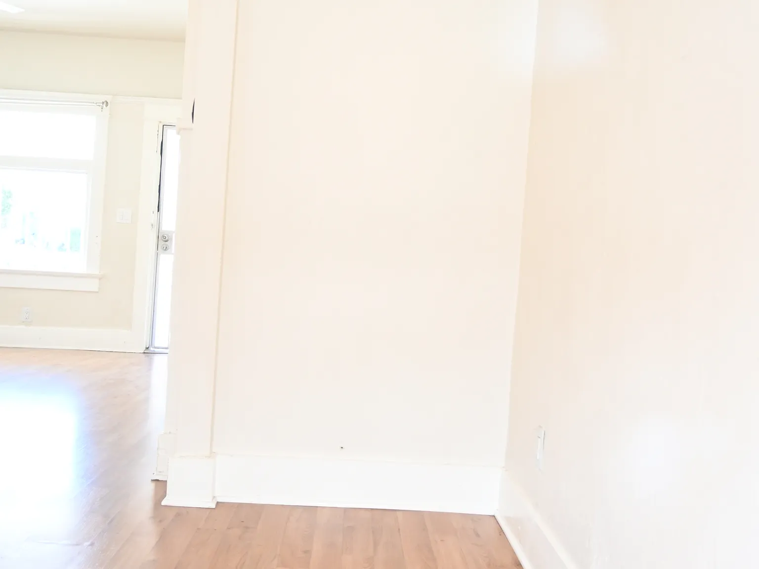 3 bed, 1.5 bath, $3,900 — Photo 2
