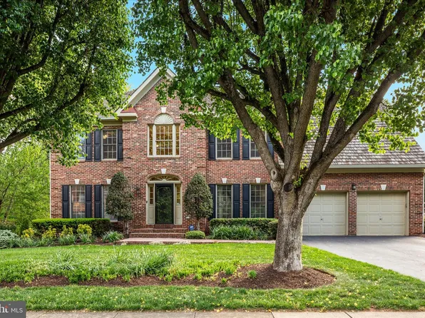 13018 Grey Friars Pl, Herndon, VA 20171