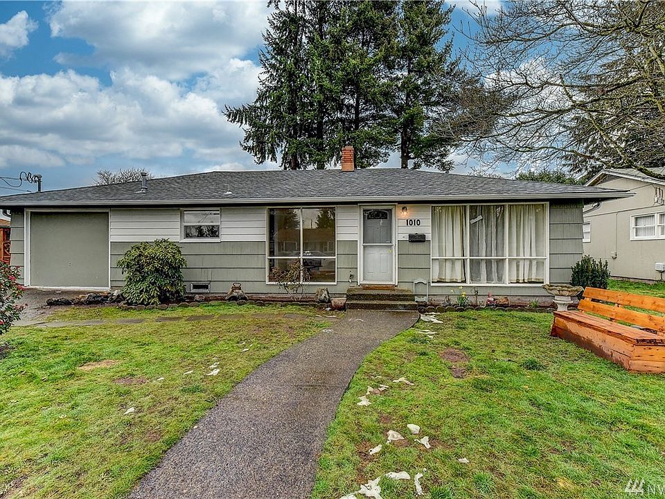 1st image of 1010 E St SE