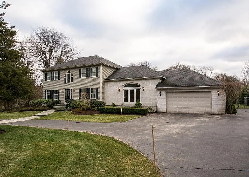 2360 Middle Rd