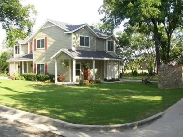 402 E Ash St, Decatur, TX 76234