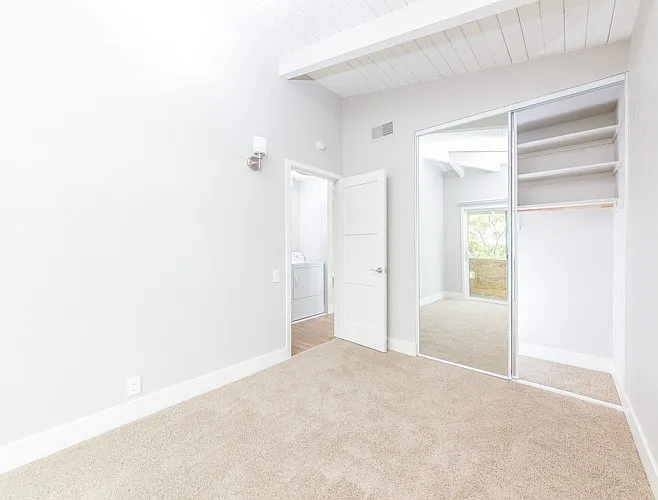 Poets Corner Apartments — Photo 13