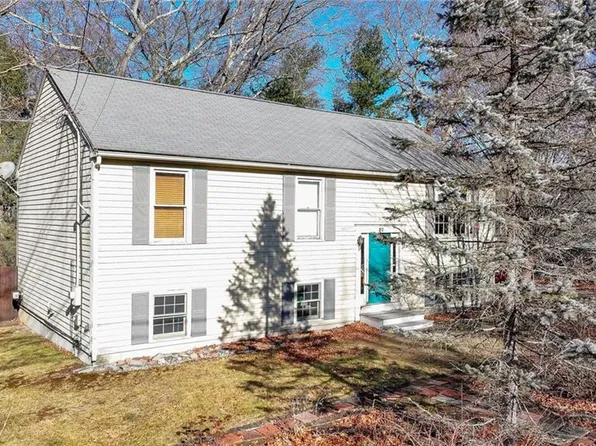 82 Belair Ave, Attleboro, MA 02703