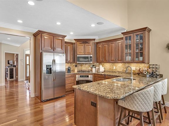 4th image of 101 Redmond Ct