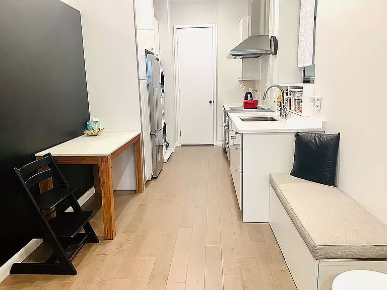 139 E 30th St #1B — Photo 1