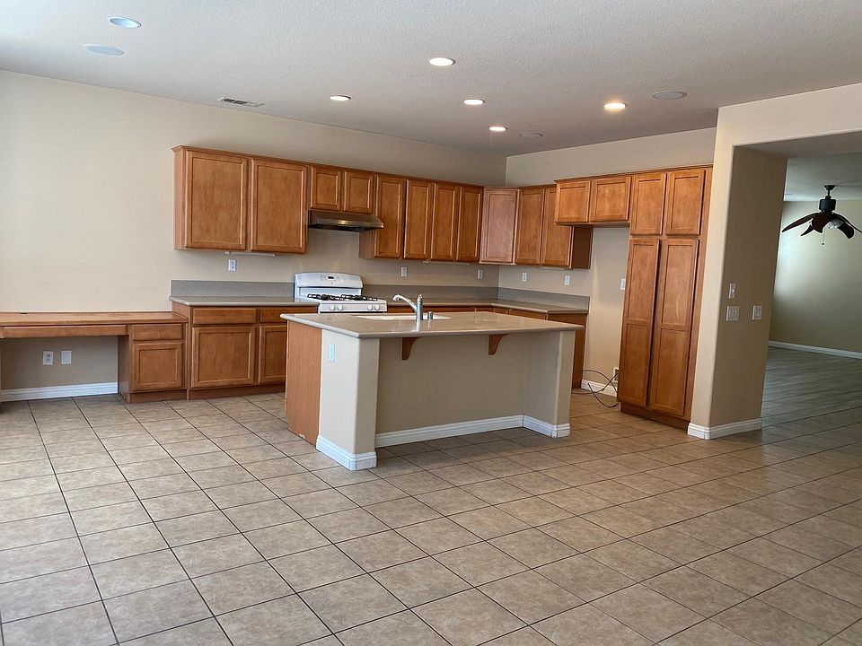 2nd image of 44862 Mariposa Dr
