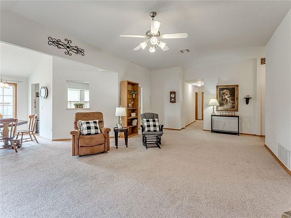 4th image of 629 Eastview Dr