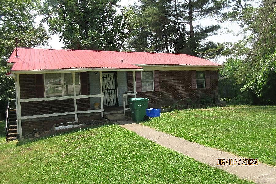 1st image of 3105 Walker Dr