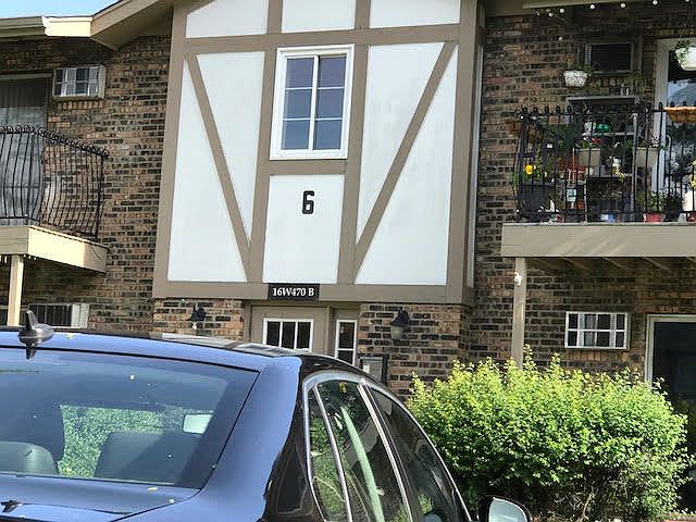 1st image of 16W470 Lake Dr APT 208