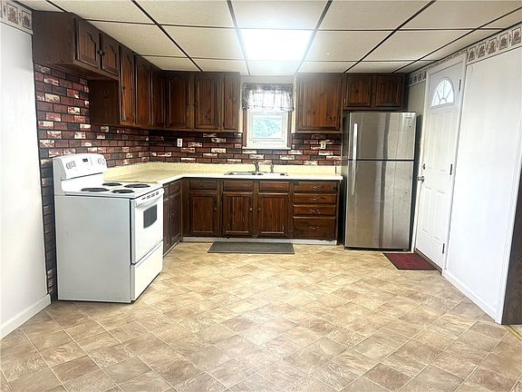 5th image of 228 2nd St