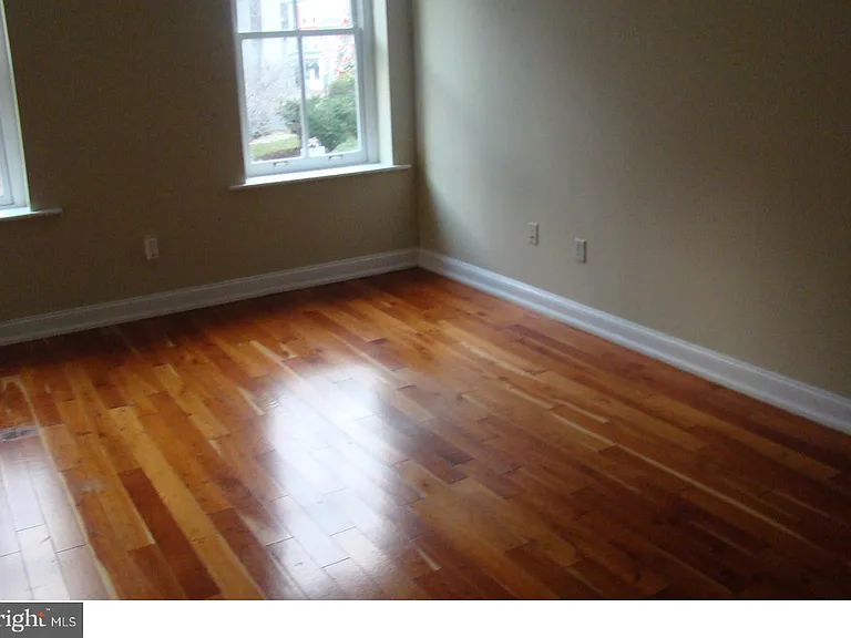 10 W Market St #203 — Photo 7