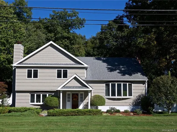 6 Douglas Dr, Norwalk, CT 06850